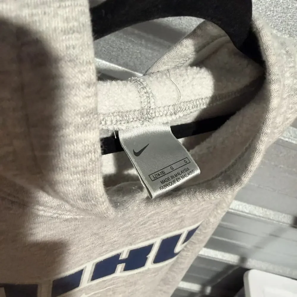 Vintage kids Nike hoodie size 14-16 silver tag